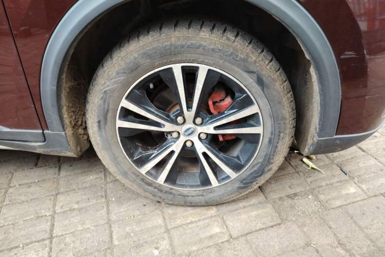 Used SWM X7 2016 1.8L Manual Luxury Edition 7 Seats Right Front Wheel Hub