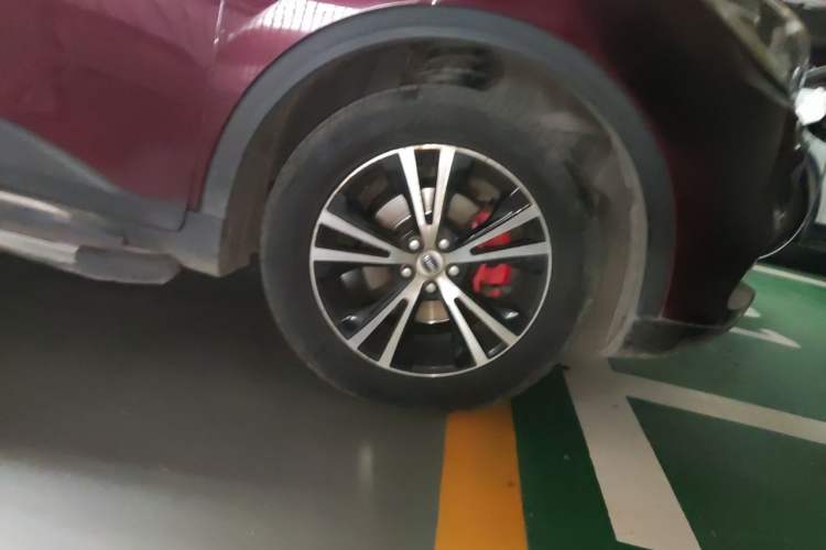 Used SWM X7 2016 1.8L Manual Luxury Edition 7 Seats Right Front Wheel Hub