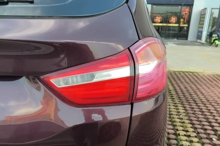 Used SWM X7 2016 1.8L Manual Comfort Version 7 Seats Right Rear Taillight