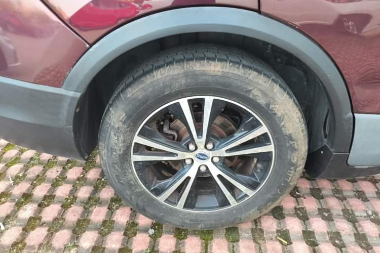 Used SWM X7 2016 1.8L Manual Comfort Version 7 Seats Right Rear Wheel Hub