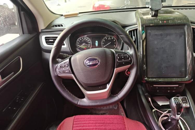Used SWM X7 2016 1.8L Manual Luxury Edition 7 Seats Steering Wheel
