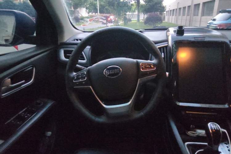 Used SWM X7 2016 1.8L Manual Luxury Edition 7 Seats Steering Wheel