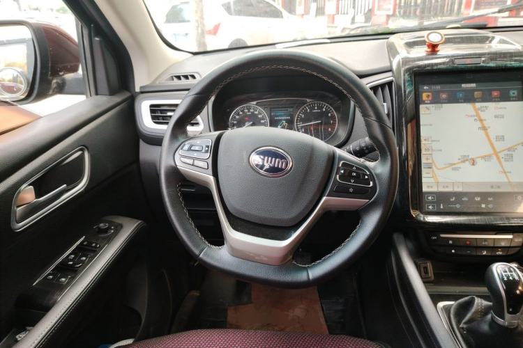 Used SWM X7 2016 1.8L Manual Luxury Edition 7 Seats Steering Wheel