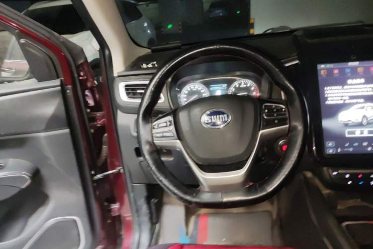 Used SWM X7 2016 1.8L Manual Luxury Edition 7 Seats Steering Wheel