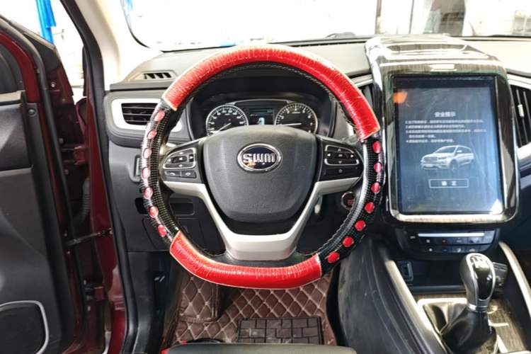 Used SWM X7 2016 1.5T Manual Luxury Edition 7 Seats Steering Wheel