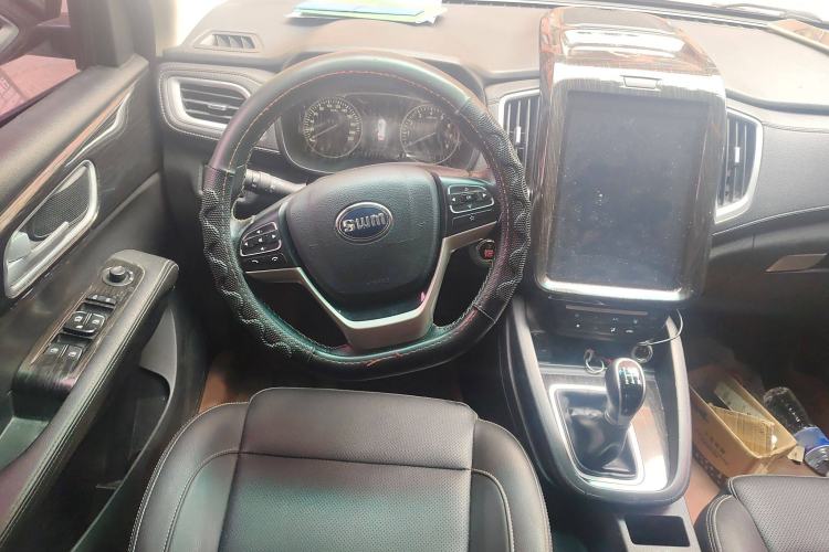 Used SWM X7 2016 1.8L Manual Luxury Edition 7 Seats Steering Wheel