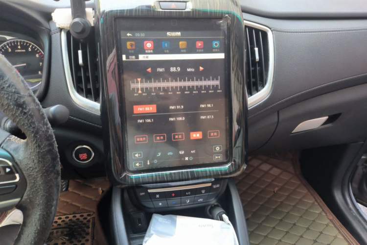Used SWM X7 2016 1.8L Manual Luxury Edition 7 Seats Audio And AC Panel