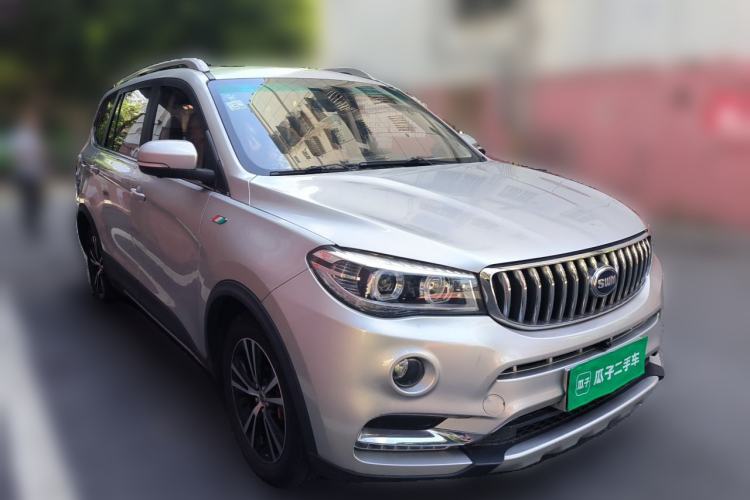 Used SWM X7 2016 1.8L Manual Luxury Edition 7 Seats Front Right 45 Deg