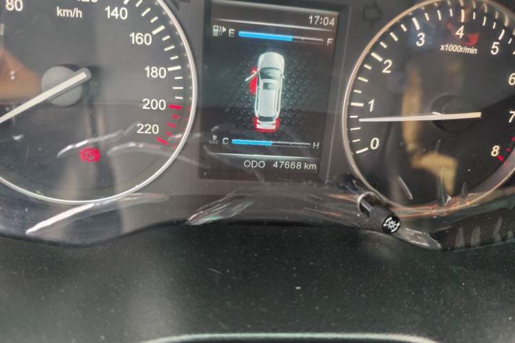 Used SWM X7 2016 1.8L Manual Luxury Edition 7 Seats Odometer Close Up