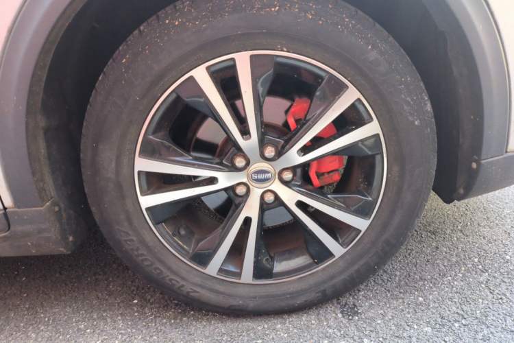 Used SWM X7 2016 1.8L Manual Luxury Edition 7 Seats Right Front Wheel Hub