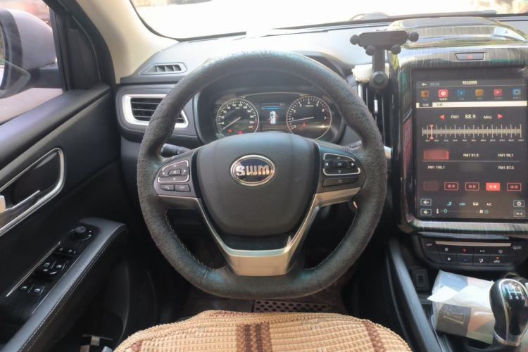 Used SWM X7 2016 1.8L Manual Luxury Edition 7 Seats Steering Wheel