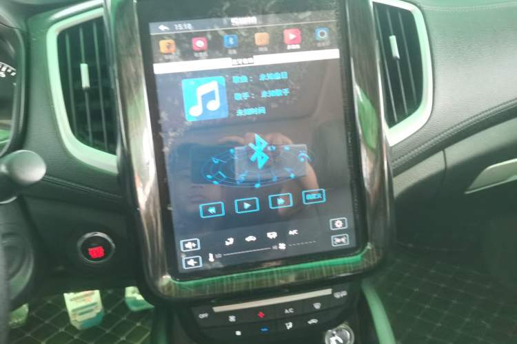 Used SWM X7 2016 1.5T Manual Luxury Edition 7 Seats Audio And AC Panel