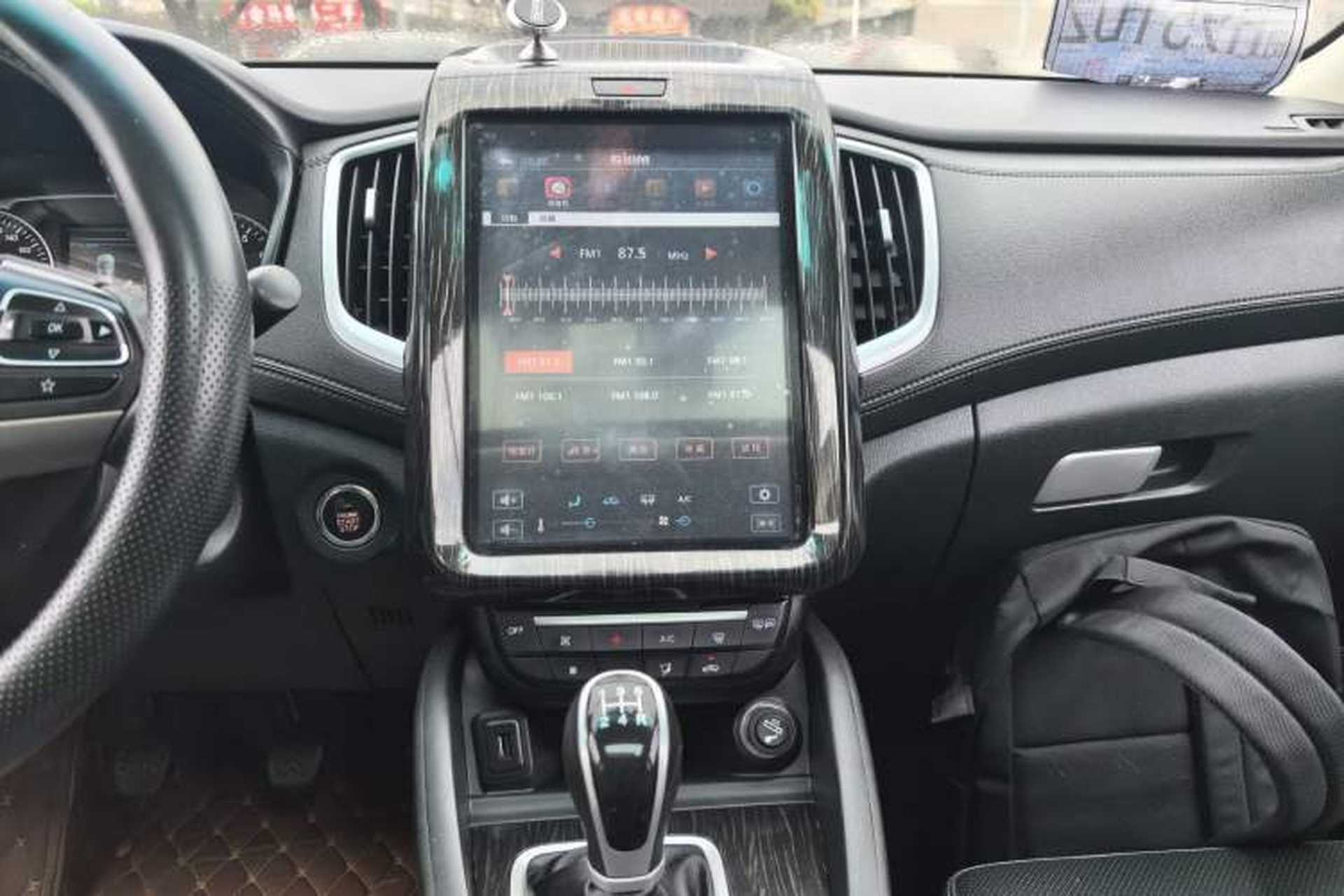Used SWM X7 2016 1.8L Manual Luxury Edition 7 Seats Audio And AC Panel