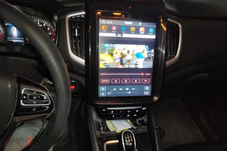 Used SWM X7 2016 1.8L Manual Luxury Edition 7 Seats Audio And AC Panel