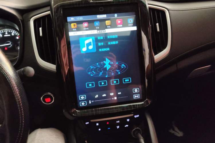 Used SWM X7 2016 1.5T Manual Luxury Edition 7 Seats Audio And AC Panel