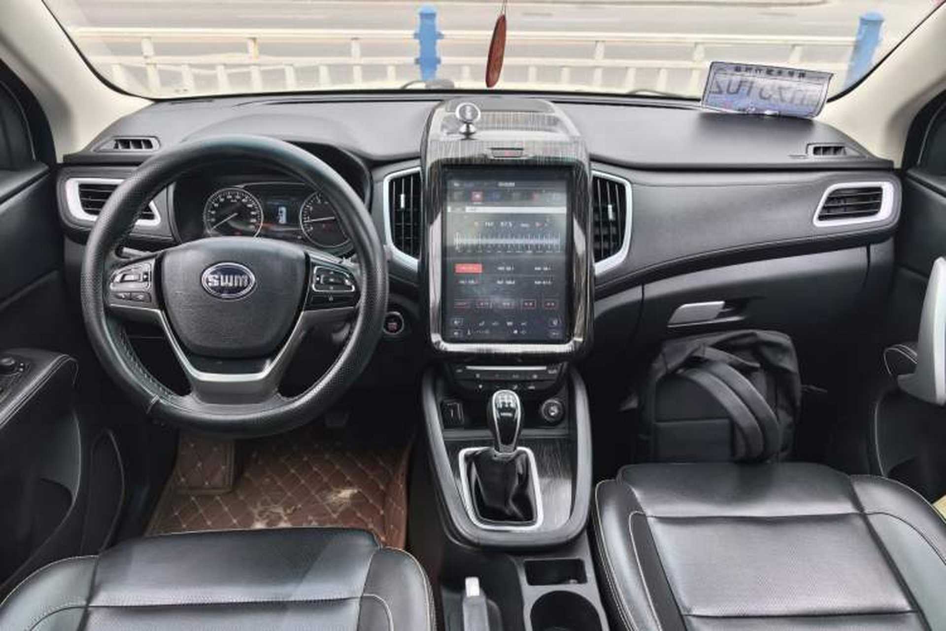 Used SWM X7 2016 1.8L Manual Luxury Edition 7 Seats Center Console