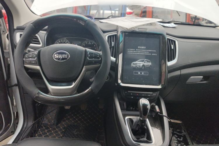 Used SWM X7 2016 1.5T Manual Luxury Edition 7 Seats Center Console