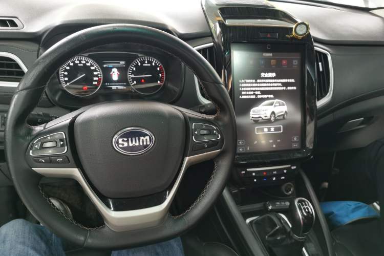 Used SWM X7 2016 1.5T Manual Luxury Edition 7 Seats Center Console