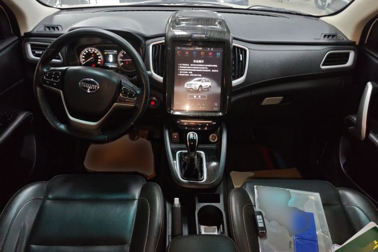 Used SWM X7 2016 1.5T Manual Luxury Edition 7 Seats Center Console