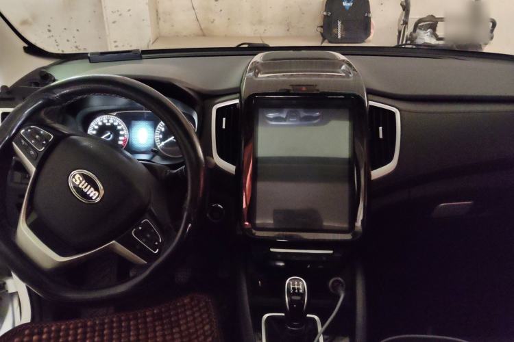 Used SWM X7 2016 1.5T Manual Luxury Edition 7 Seats Center Console