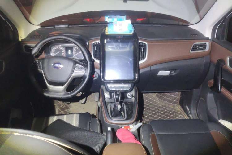Used SWM X7 2016 1.5T Manual Prestige Version 7 Seats Center Console