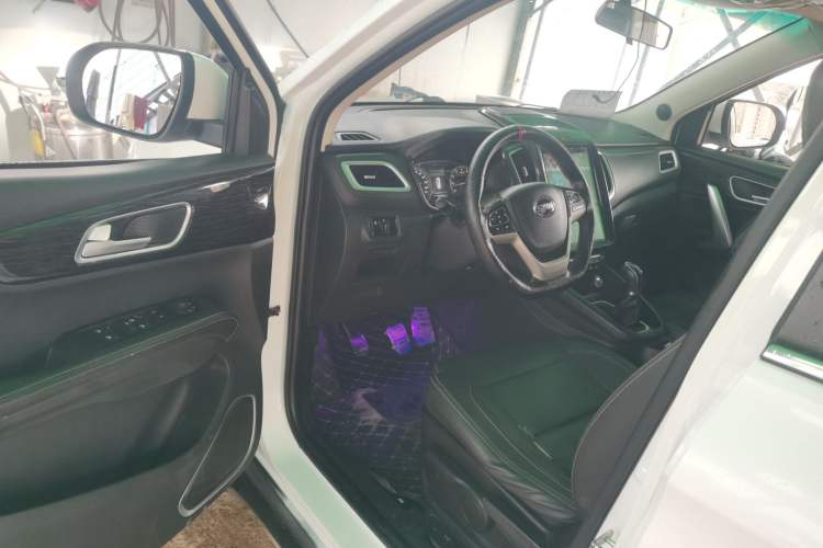 Used SWM X7 2016 1.5T Manual Luxury Edition 7 Seats Driver Seat