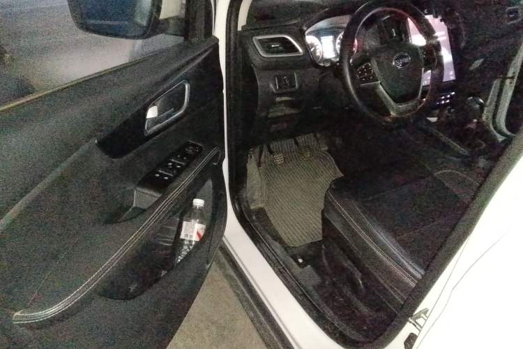 Used SWM X7 2016 1.8L Manual Luxury Edition 7 Seats Driver Seat