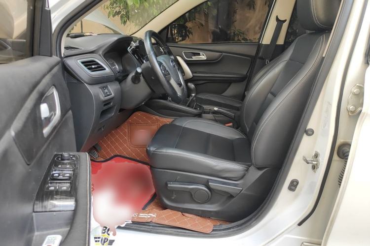 Used SWM X7 2016 1.8L Manual Luxury Edition 7 Seats Driver Seat