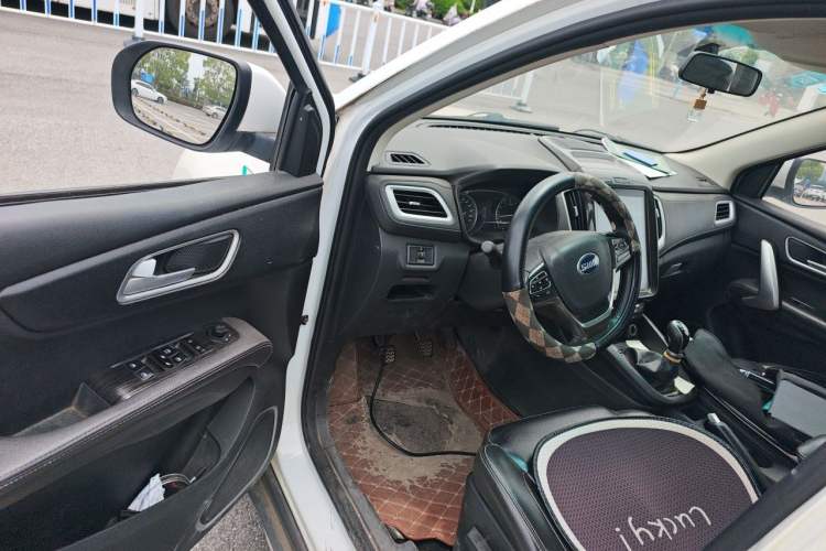 Used SWM X7 2016 1.8L Manual Luxury Edition 7 Seats Driver Seat