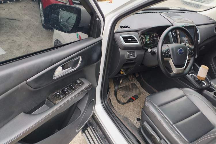 Used SWM X7 2016 1.5T Manual Luxury Edition 7 Seats Driver Seat
