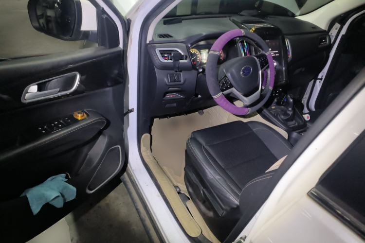 Used SWM X7 2016 1.8L Manual Luxury Edition 7 Seats Driver Seat