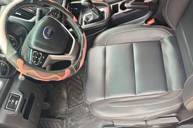 Used SWM X7 2016 1.8L Manual Luxury Edition 7 Seats Driver Seat