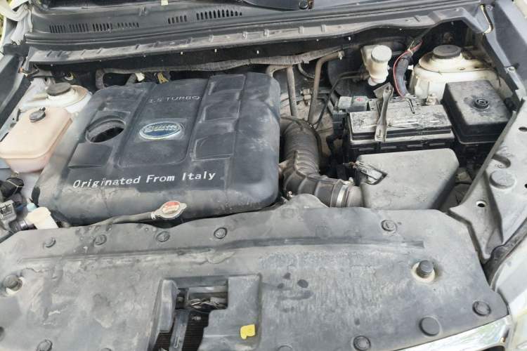 Used SWM X7 2016 1.5T Manual Luxury Edition 7 Seats Engine Bay