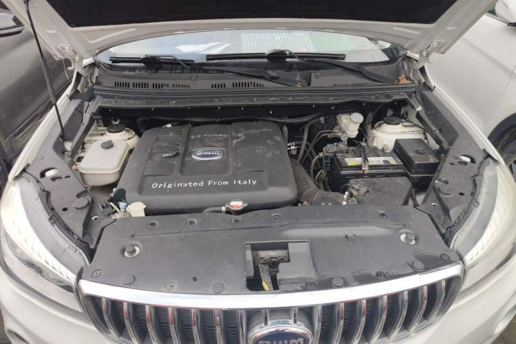 Used SWM X7 2016 1.5T Manual Luxury Edition 7 Seats Engine Bay