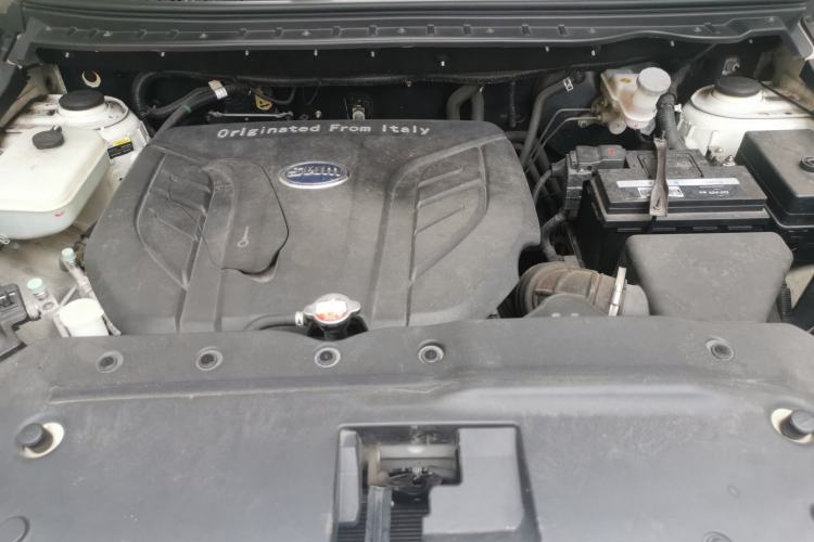 Used SWM X7 2016 1.8L Manual Luxury Edition 7 Seats Engine Bay