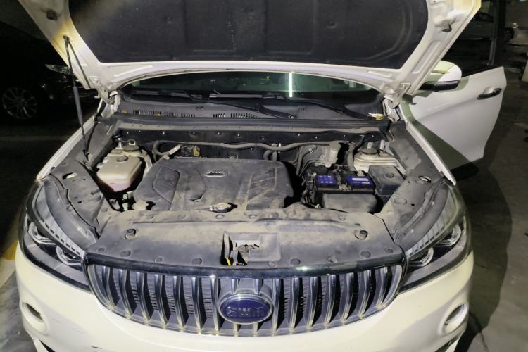 Used SWM X7 2016 1.8L Manual Luxury Edition 7 Seats Engine Bay
