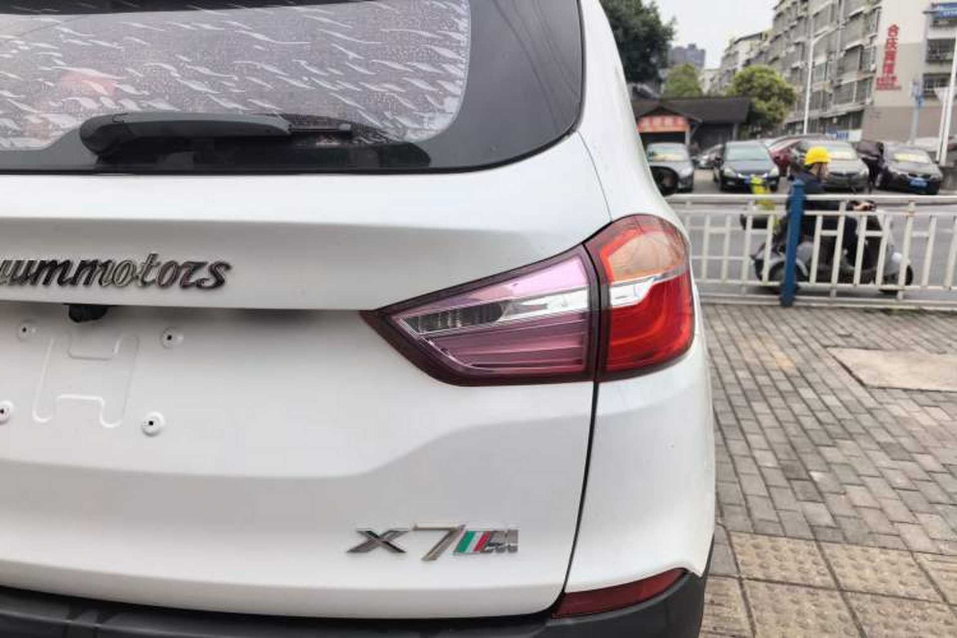 Used SWM X7 2016 1.8L Manual Luxury Edition 7 Seats Exterior 3