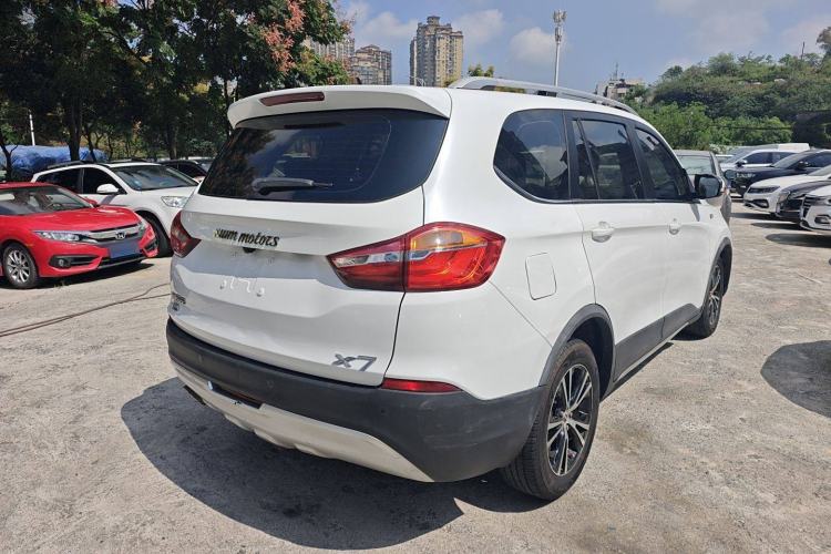 Used SWM X7 2016 1.8L Manual Comfort Version 7 Seats Exterior 3