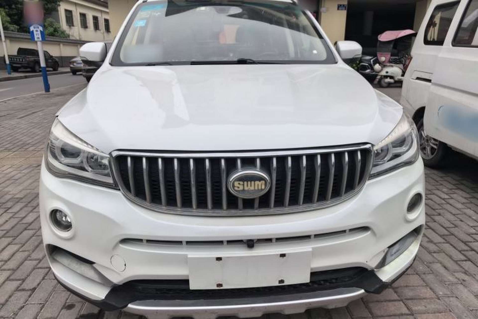 Used SWM X7 2016 1.8L Manual Luxury Edition 7 Seats Front