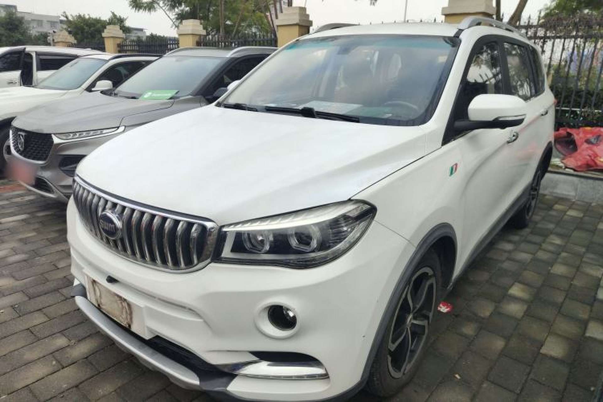 Used SWM X7 2016 1.5T Manual Luxury Edition 7 Seats Front Left 45 Deg