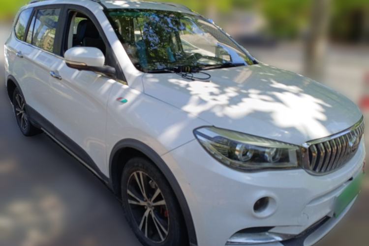Used SWM X7 2016 1.8L Manual Luxury Edition 7 Seats Front Right 45 Deg