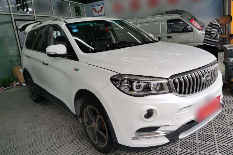 Used SWM X7 2016 1.5T Manual Luxury Edition 7 Seats Front Right 45 Deg