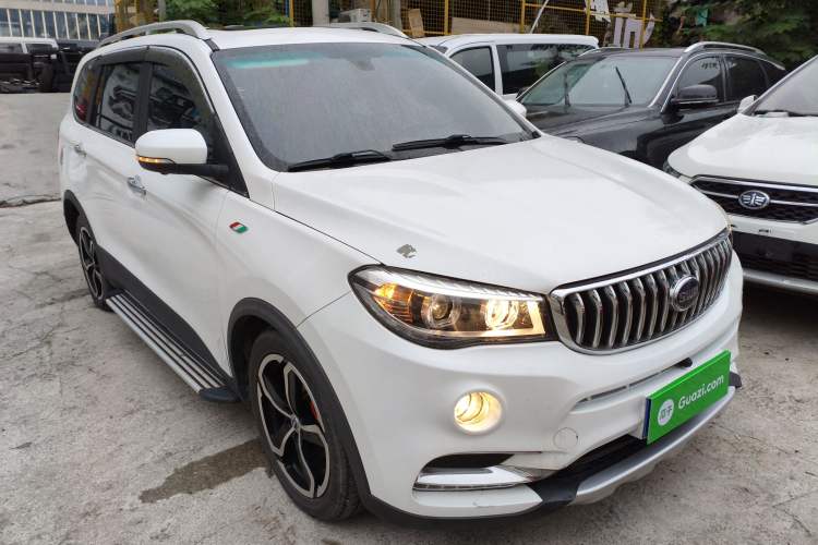 Used SWM X7 2016 1.5T Manual Luxury Edition 7 Seats Front Right 45 Deg