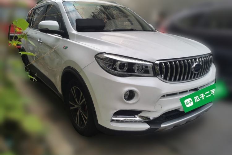 Used SWM X7 2016 1.8L Manual Luxury Edition 7 Seats Front Right 45 Deg