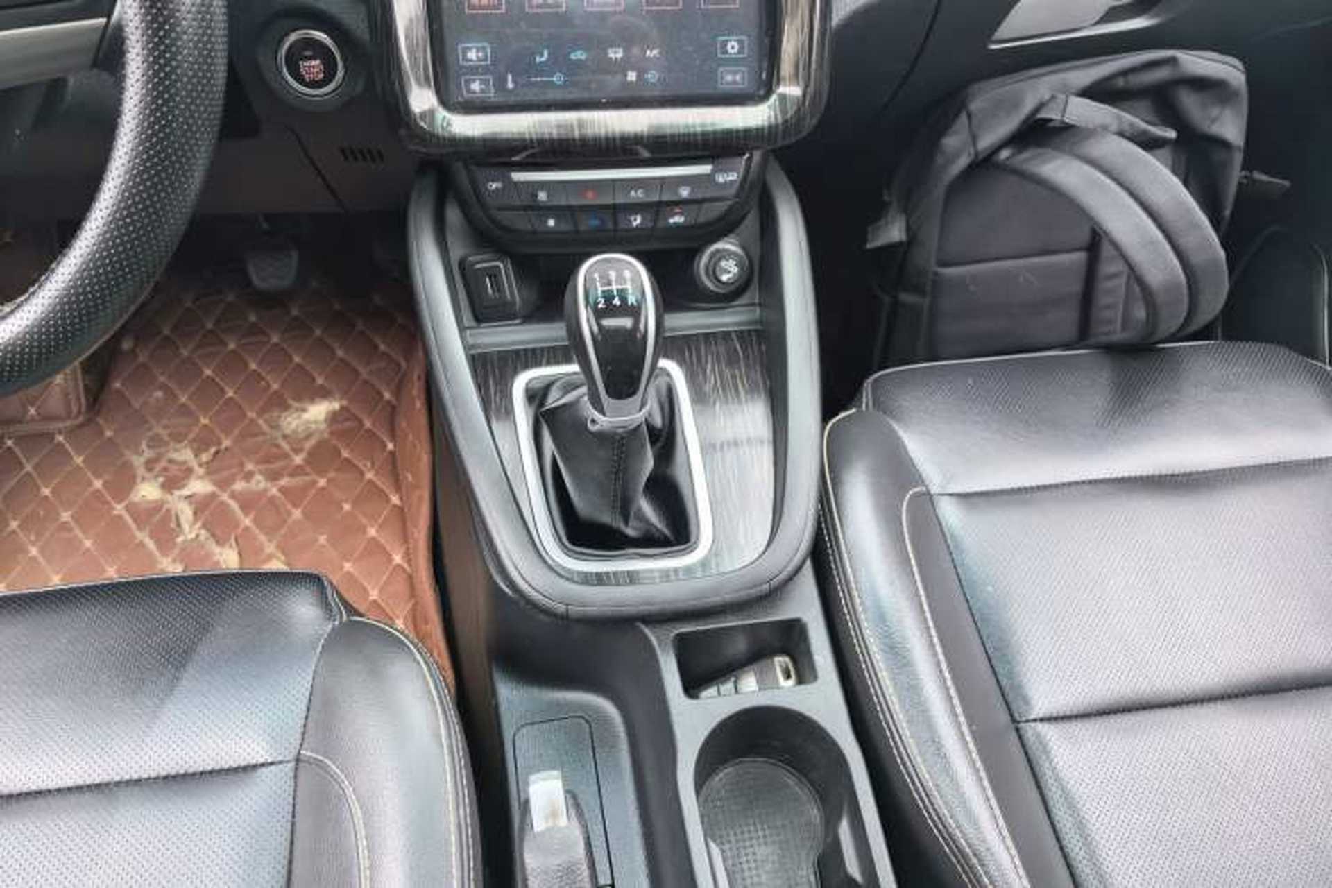 Used SWM X7 2016 1.8L Manual Luxury Edition 7 Seats Gear Lever