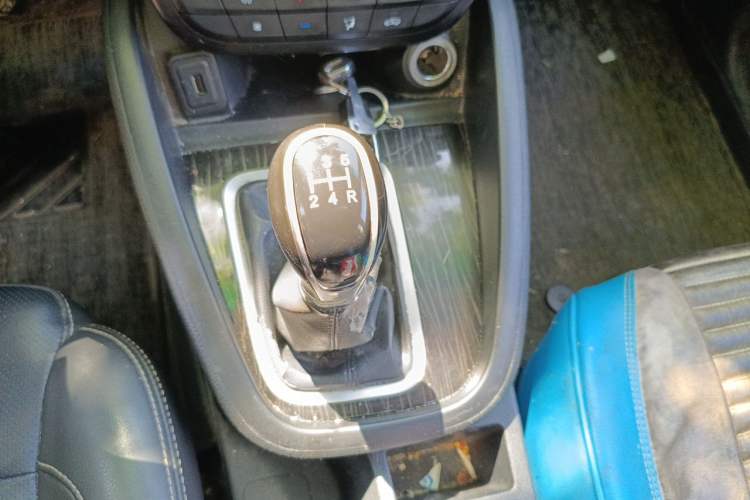 Used SWM X7 2016 1.8L Manual Luxury Edition 7 Seats Gear Lever