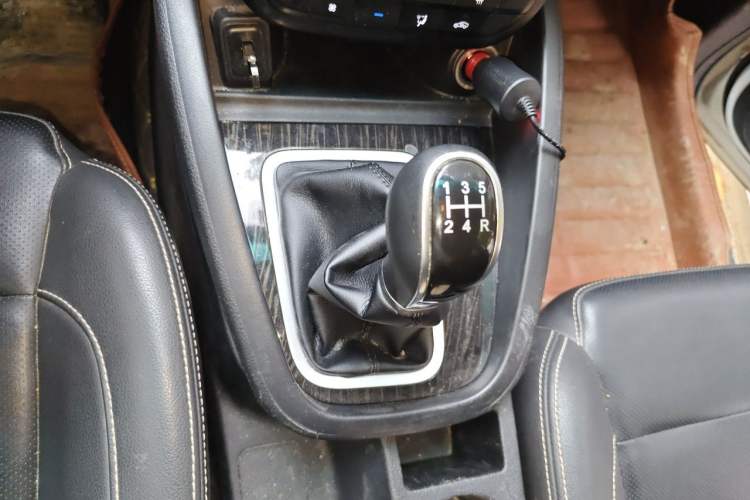 Used SWM X7 2016 1.5T Manual Luxury Edition 7 Seats Gear Lever