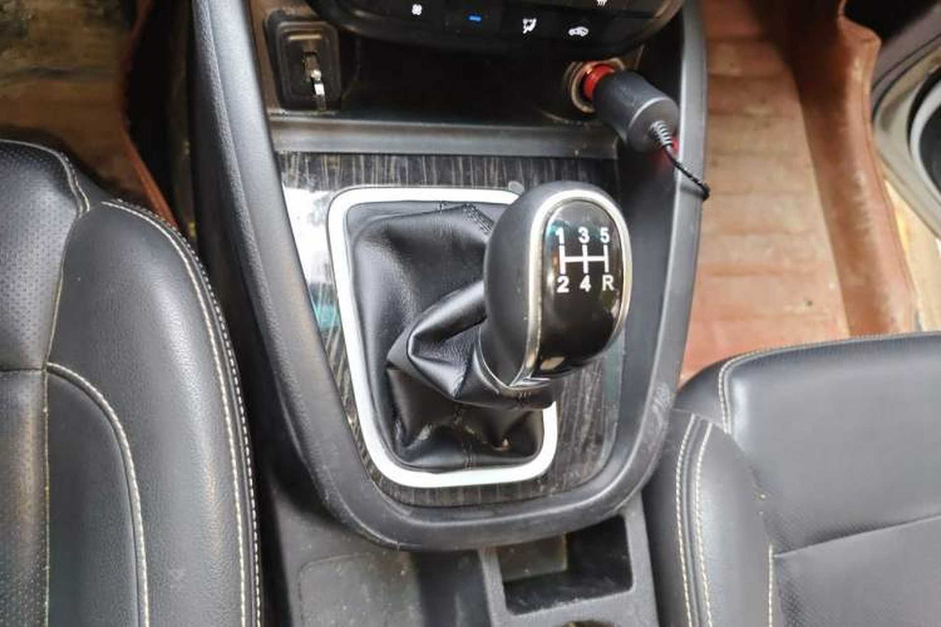Used SWM X7 2016 1.5T Manual Luxury Edition 7 Seats Gear Lever