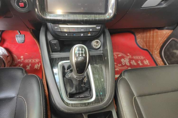 Used SWM X7 2016 1.8L Manual Luxury Edition 7 Seats Gear Lever