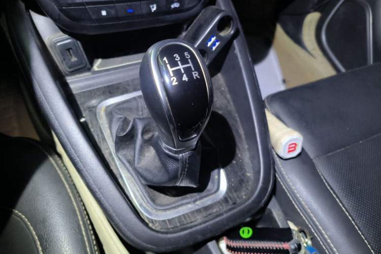 Used SWM X7 2016 1.8L Manual Luxury Edition 7 Seats Gear Lever